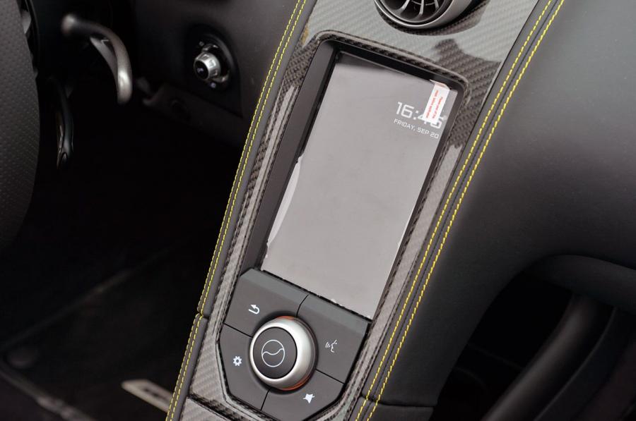  McLaren MP4-12C Spyder 2012 года  (фото 260 из 270)
